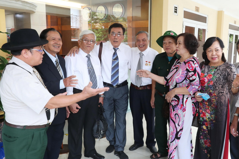 Các đại biểu, nguyên cán bộ TTXVN, nguyên phóng viên, điện báo viên, kỹ thuật viên của TTXGP dự buổi lễ. (Ảnh: Lâm Khánh/TTXVN)