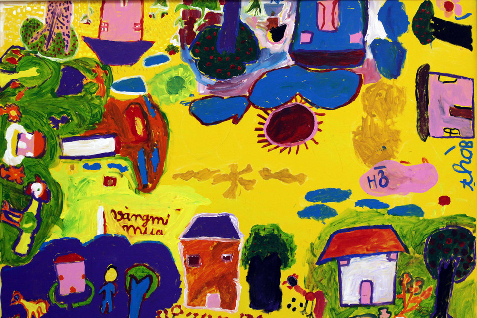 Tác phẩm của học sinh trường tiểu học Lũng Cú trên chất liệu acrylic trên vải. (Ảnh: Doãn Đức/Vietnam+)