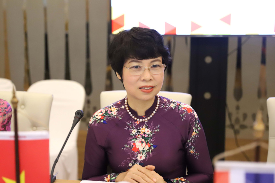 Phó Tổng giám đốc TTXVN Vũ Việt Trang trong buổi trao đổi biên bản ký Báo cáo về hợp tác với PRD. (Ảnh: Ngọc Quang-Hữu Kiên.)