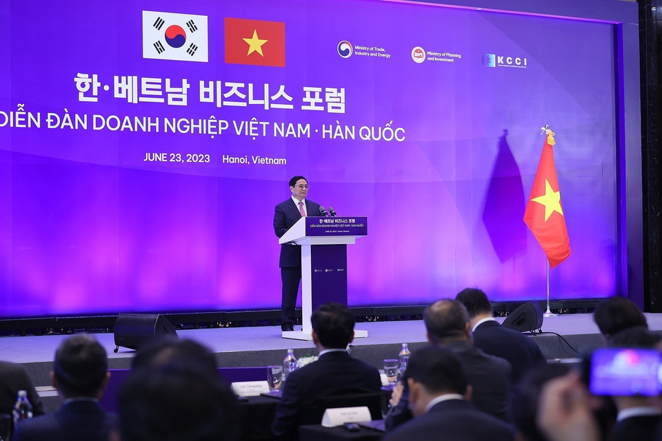 Thủ tướng phát biểu tại Diễn đàn Doanh nghiệp Việt Nam-Hàn Quốc chiều 23/6/2023. (Ảnh: Dương Giang/TTXVN)