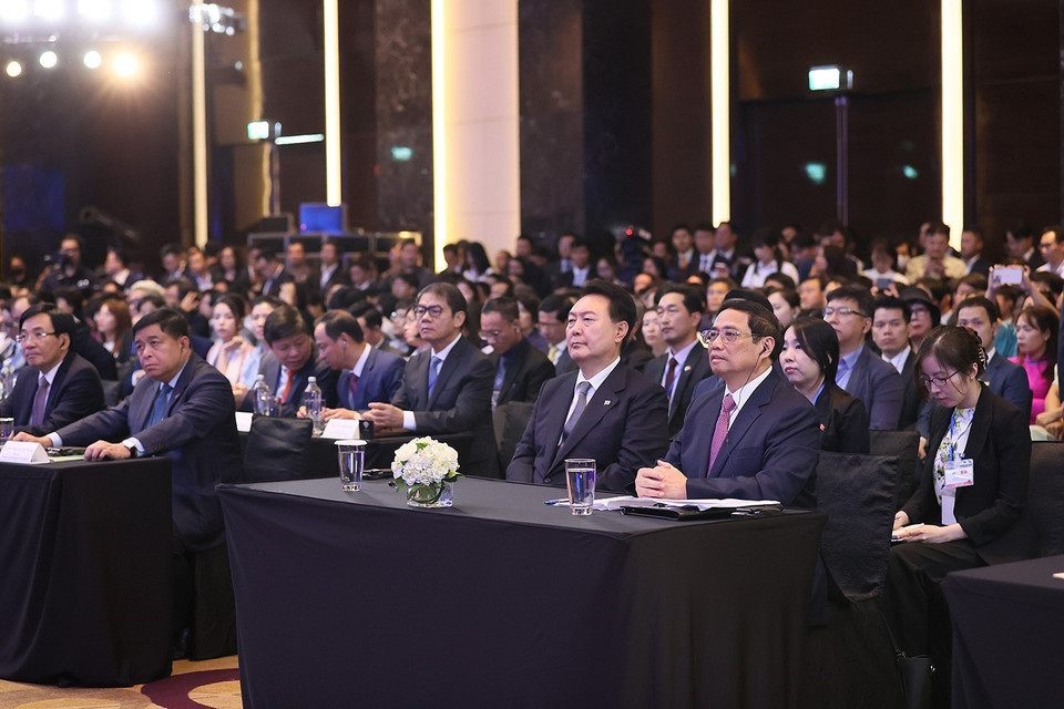 Chiều 23/6/2023, tại Hà Nội, Thủ tướng Phạm Minh Chính và Tổng thống Hàn Quốc Yoon Suk Yeol tham dự Diễn đàn Doanh nghiệp Việt Nam-Hàn Quốc, tại Hà Nội chiều 23/6/2023. (Ảnh: Dương Giang/TTXVN)