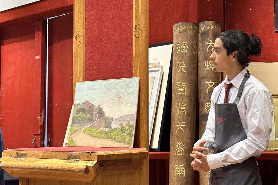 Ngày 22/9/2023, tại Khách sạn Drouot ở Thủ đô Paris, khoảng 250 tác phẩm mỹ thuật Đông Dương đã được nhà Lynda Trouvé đưa ra bán đấu giá. (Ảnh: Nguyễn Thu Hà/TTXVN)