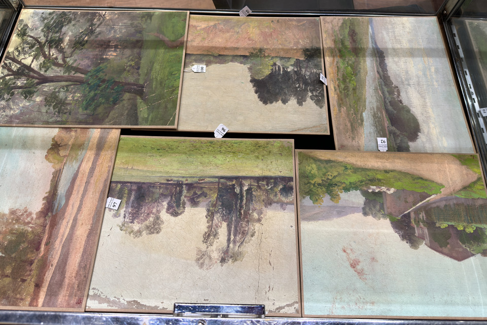 Một số tác phẩm của Vua Hàm Nghi được đưa ra bán đấu giá ngày 22/9/2023. (Ảnh: Nguyễn Thu Hà/TTXVN)