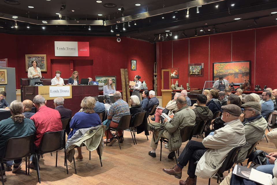 Quang cảnh phiên đấu giá ngày 22/9/2023. (Ảnh: Nguyễn Thu Hà/TTXVN)