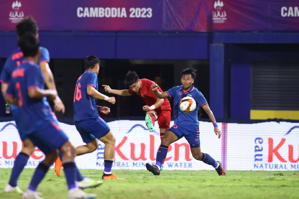 Sau bàn thua sớm, U22 Việt Nam dồn lên tấn công và tạo được một vài cơ hội... (Ảnh: Hoàng Linh/TTXVN)