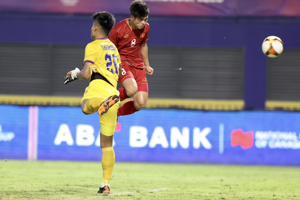 Trong một pha lên bóng, U22 Thái Lan đã có bàn dẫn trước. (Ảnh: Hoàng Linh/TTXVN)