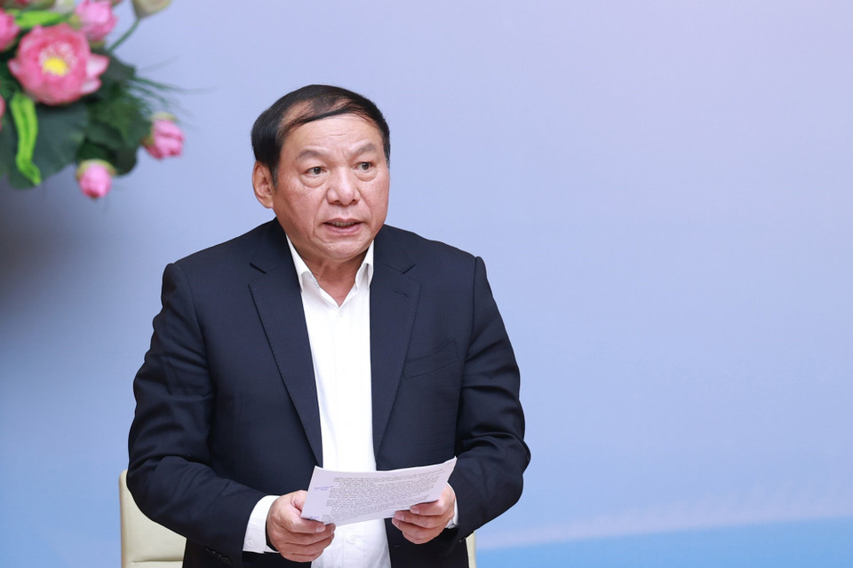 Bộ trưởng Bộ Văn hoá, Thể thao và Du lịch Nguyễn Văn Hùng báo cáo. (Ảnh: Dương Giang/TTXVN)
