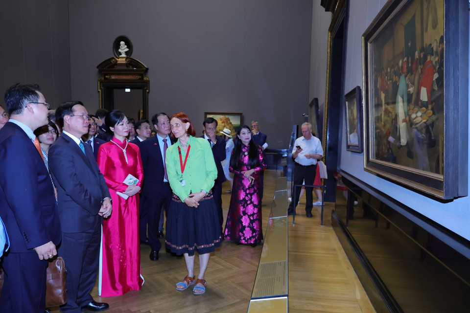 Tiếp tục chuyến thăm chính thức Cộng hòa Áo, chiều 23/7/2023 (theo giờ địa phương), tại Thủ đô Vienna, Chủ tịch nước Võ Văn Thưởng và Phu nhân thăm Bảo tàng Lịch sử Nghệ thuật Vienna. (Ảnh: Thống Nhất/TTXVN)