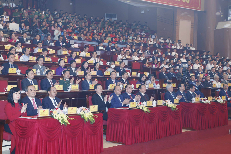 Chủ tịch nước Nguyễn Xuân Phúc và các vị lãnh đạo, nguyên lãnh đạo Đảng, Nhà nước dự Lễ kỷ niệm 110 năm ngày sinh Tổng Bí thư Nguyễn Văn Cừ (9/7/1912-9/7/2022). (Ảnh: Thống Nhất/TTXVN)