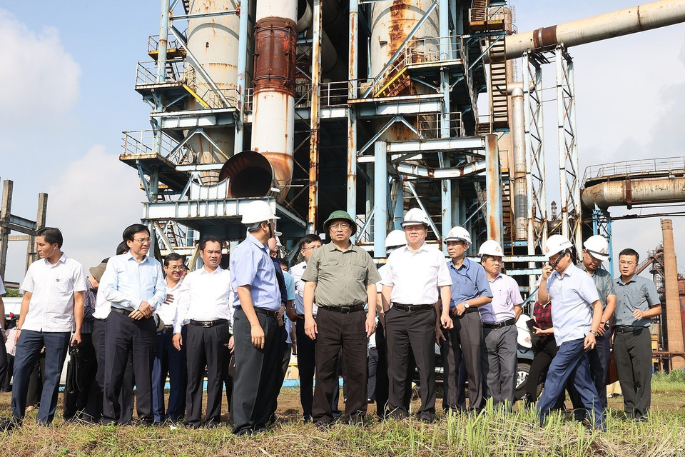 Thủ tướng Phạm Minh Chính khảo sát khu vực Dự án mở rộng giai đoạn 2 Nhà máy Gang thép Thái Nguyên (Tisco 2). (Ảnh: Dương Giang/TTXVN)