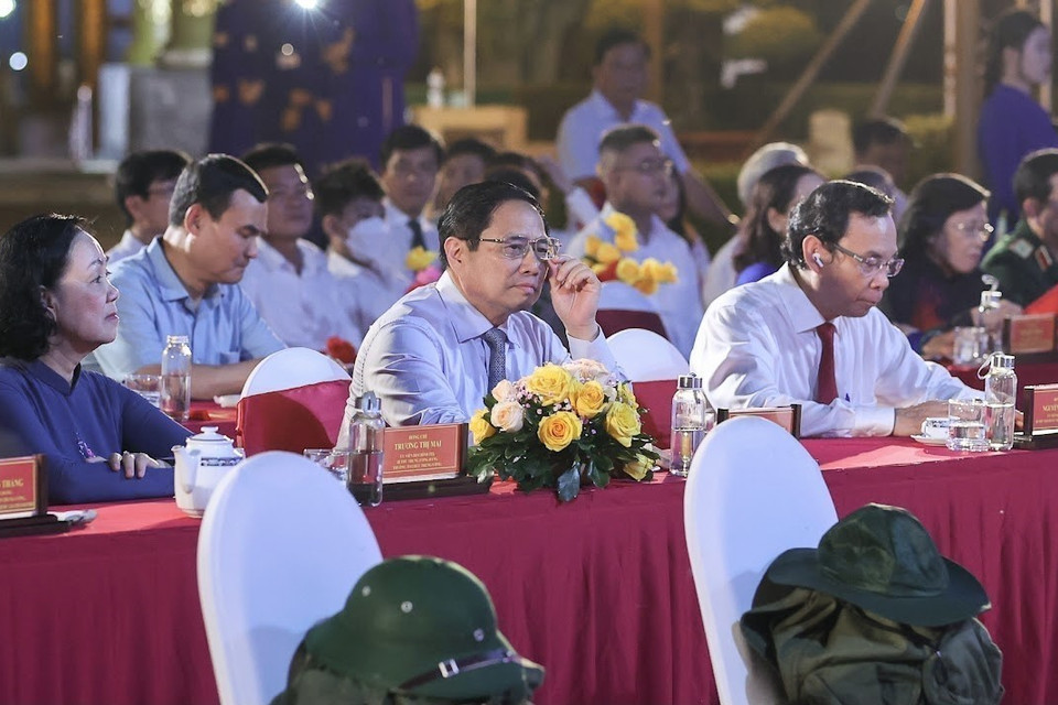 Thủ tướng Phạm Minh Chính dự Cầu truyền hình trực tiếp “Khúc tráng ca hòa bình” tại Thành phố Hồ Chí Minh. (Ảnh: Dương Giang/TTXVN)