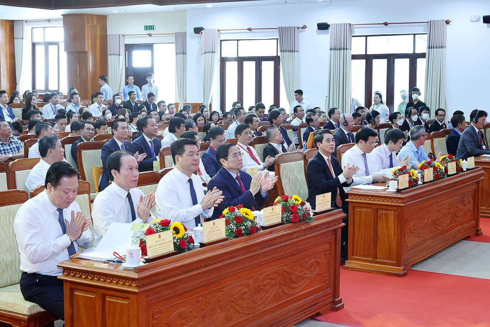 Thủ tướng Phạm Minh Chính và các đại biểu dự Hội nghị xúc tiến đầu tư tỉnh Hậu Giang năm 2022. (Ảnh: Dương Giang/TTXVN)