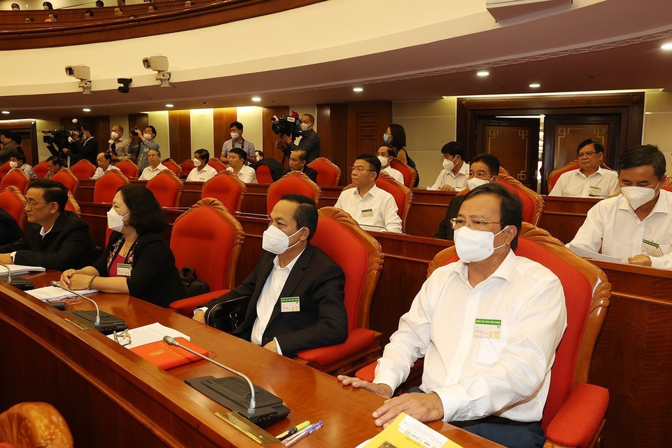 Sáng 22/4, tại Trụ sở Trung ương Đảng, Bộ Chính trị tổ chức Hội nghị toàn quốc quán triệt và triển khai thực hiện Nghị quyết số 13-NQ/TW ngày 2/4/2022 của Bộ Chính trị về phương hướng phát triển kinh tế-xã hội, bảo đảm quốc phòng, an ninh vùng đồng bằng sông Cửu Long đến năm 2030, tầm nhìn đến năm 2045.