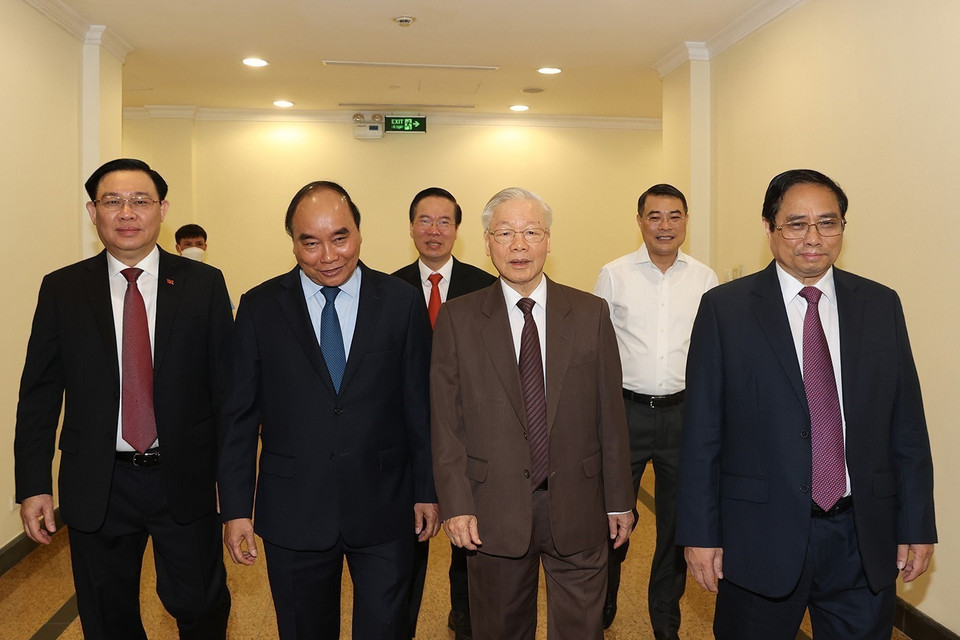 Tổng Bí thư Nguyễn Phú Trọng, cùng các đồng chí lãnh đạo Đảng và Nhà nước đến dự hội nghị. (Ảnh: Trí Dũng/TTXVN)