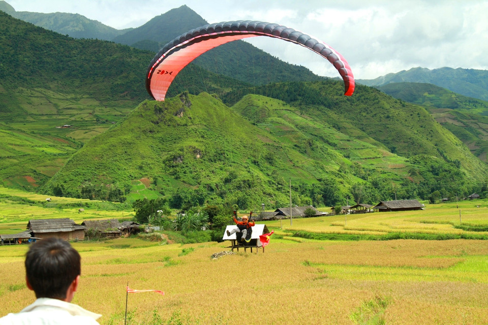 Hạ cánh an toàn. (Ảnh: Hoàng Hiệp/Vietnam+)
