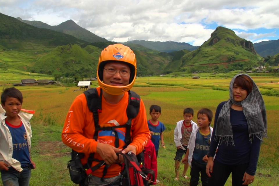 Anh Tony đã hoàn thành chuyến bay của 'mùa vàng' năm nay. (Ảnh: Hoàng Hiệp/Vietnam+)