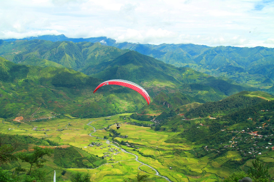 Phiêu du giữa mây trời là cảm giác tuyệt vời mà các phi công được trải nghiệm. (Ảnh: Xuân Mai/Vietnam+)