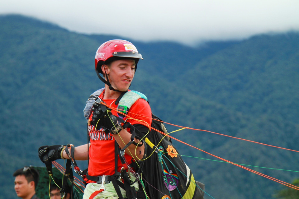 Sami, phi công đến từ Đức hào hứng chuẩn bị 'xuất phát.' (Ảnh: Xuân Mai/Vietnam+)