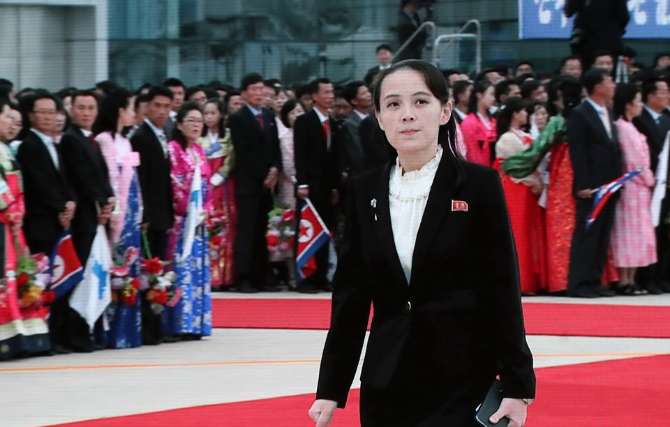 Bà Kim Yo-jong, em gái nhà lãnh đạo Kim Jong-un, có mặt ở sân bay quốc tế Sunan tại thủ đô Bình Nhưỡng, đón Tổng thống Hàn Quốc Moon Jae-in ngày 18/9. (Ảnh: Yonhap/TTXVN)