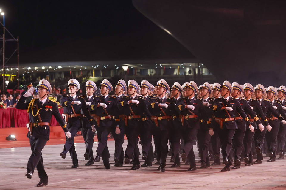 Khối diễu hành thuộc lực lượng vũ trang tại lễ kỷ niệm. (Ảnh: Thống Nhất/TTXVN)