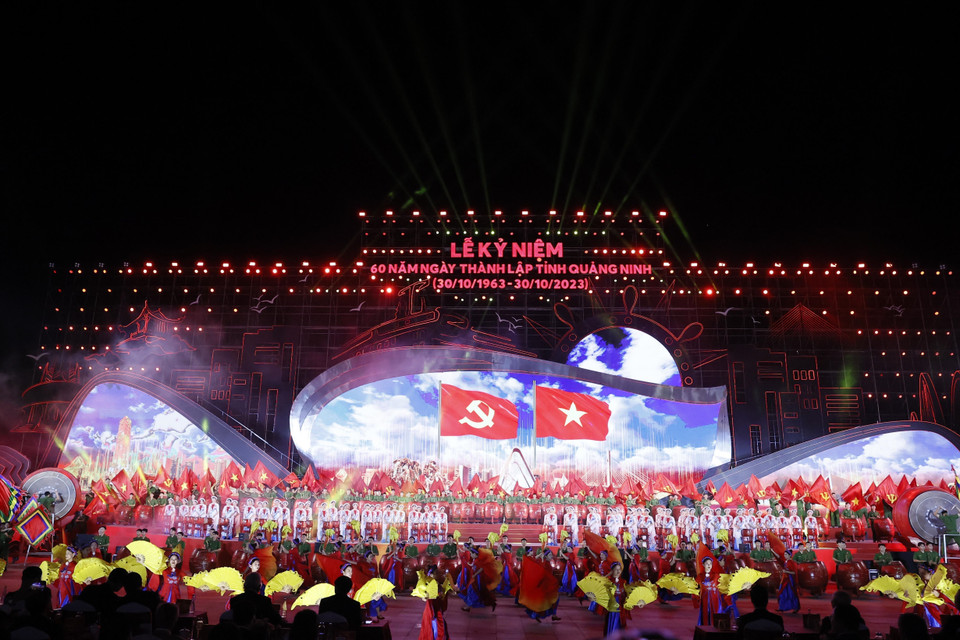 Chương trình nghệ thuật tại Lễ kỷ niệm 60 năm Ngày thành lập tỉnh Quảng Ninh (30/10/1963 - 30/10/2023). (Ảnh: Thống Nhất/TTXVN)