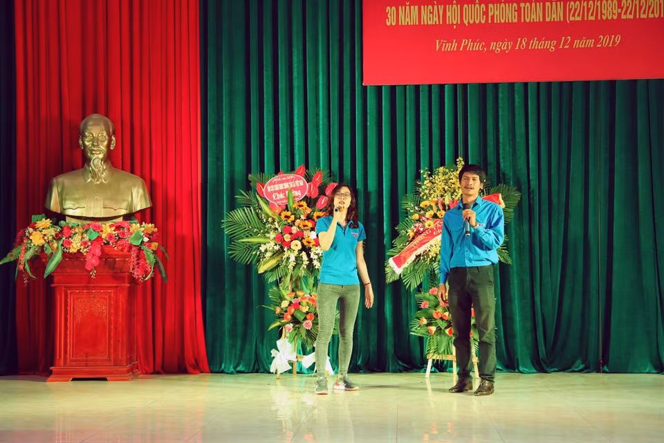Các tiết mục văn nghệ của Đoàn Thanh niên Thông tấn xã Việt Nam tại buổi gặp mặt. (Ảnh: Thành Đạt/TTXVN)