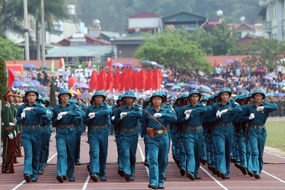 Khối dân quân tự vệ diễu hành trong lễ míttinh. (Ảnh: Phan Tuấn Anh/TTXVN)