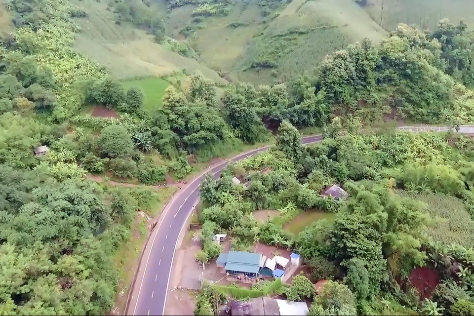 Cung đèo Chiềng Đông, huyện Yên Châu, thuộc Quốc lộ 6 có vị trí quanh co, hiểm trở. (Ảnh: Hữu Quyết/TTXVN)