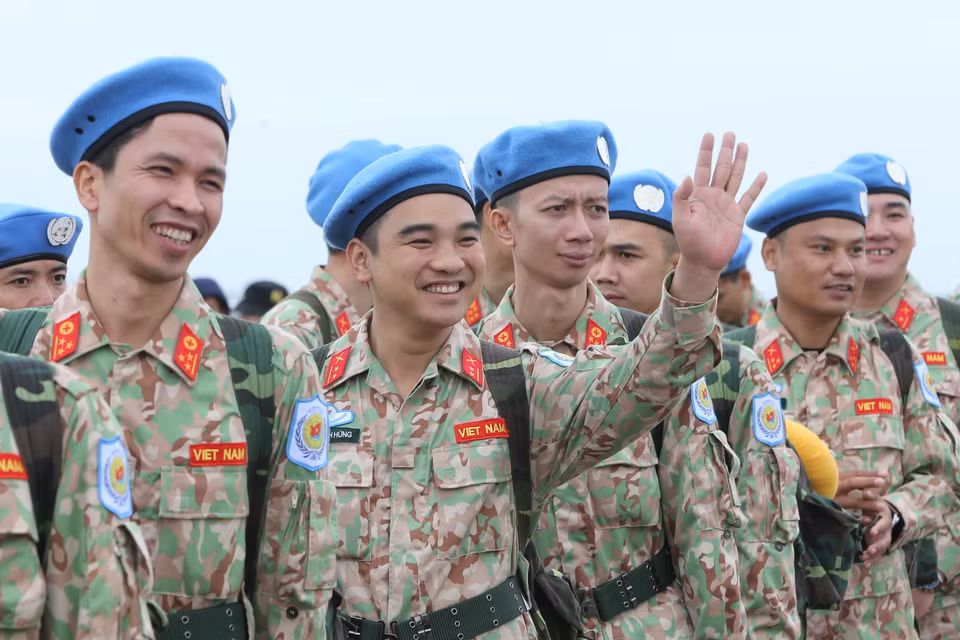 Cán bộ, chiến sỹ Bệnh viện dã chiến cấp 2 số 2 lên đường làm nhiệm vụ tại Phái bộ Liên hợp quốc tại Nam Sudan. (Ảnh: Dương Giang/TTXVN)