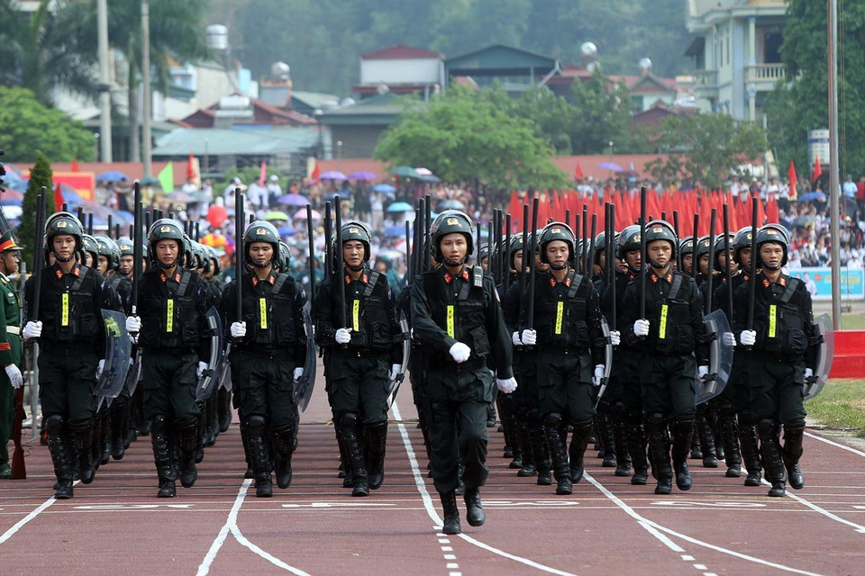 Đơn vị Cảnh sát cơ động vệ diễu hành trong lễ míttinh. (Ảnh: Phan Tuấn Anh/TTXVN)