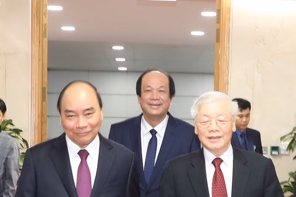 Thủ tướng Chính phủ Nguyễn Xuân Phúc đón Tổng Bí thư, Chủ tịch nước Nguyễn Phú Trọng đến dự Hội nghị. (Ảnh: Trí Dũng/TTXVN)