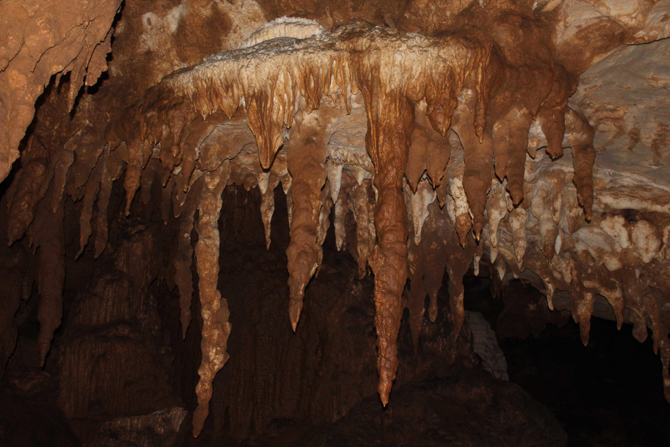 Vẻ đẹp độc đáo, lạ mắt của những nhũ đá trong hang động Huổi Cang. (Ảnh: Xuân Tiến/TTXVN)