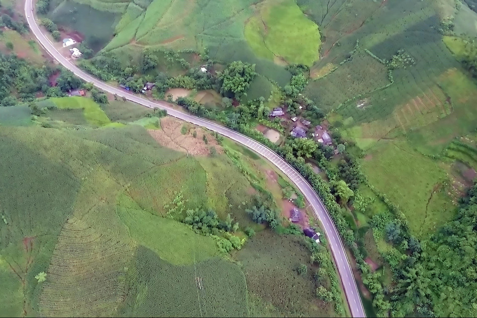 Cung đèo Chiềng Đông, huyện Yên Châu thuộc Quốc lộ 6 có vị trí quanh co, hiểm trở. (Ảnh: Hữu Quyết/TTXVN)