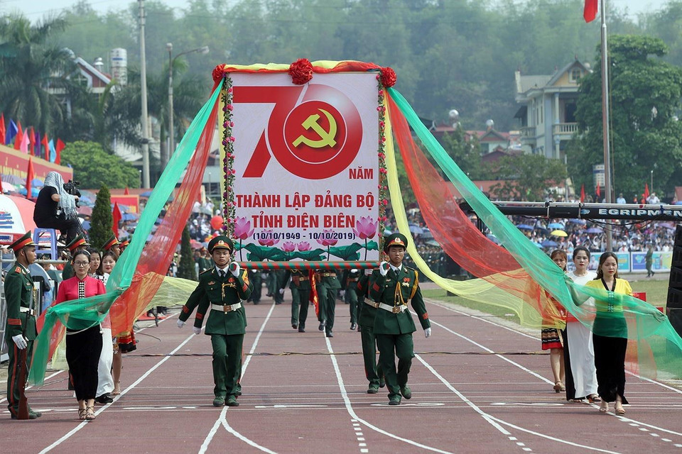 Tỉnh Điện Biên tổ chức lễ mít tinh kỷ niệm những ngày lễ lớn của tỉnh. (Ảnh: Phan Tuấn Anh/TTXVN)
