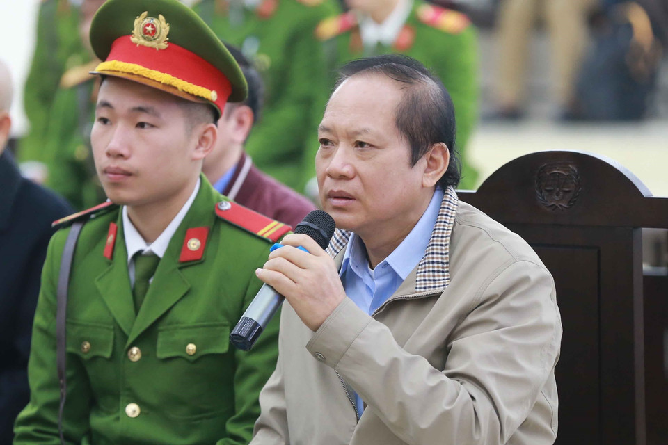 Bị cáo Trương Minh Tuấn (sinh năm 1960, nguyên Bộ trưởng Bộ Thông tin và Truyền thông) khai báo trước tòa. (Ảnh: Doãn Tấn/TTXVN)