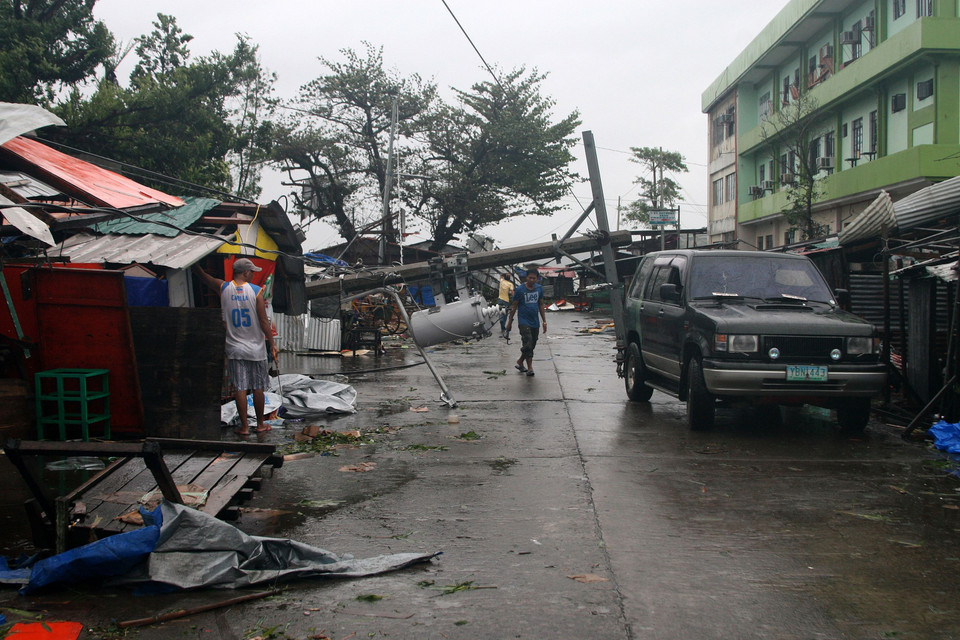 Cảnh tàn phá do bão gây ra ở Tacloban, miền trung Philippinnes.