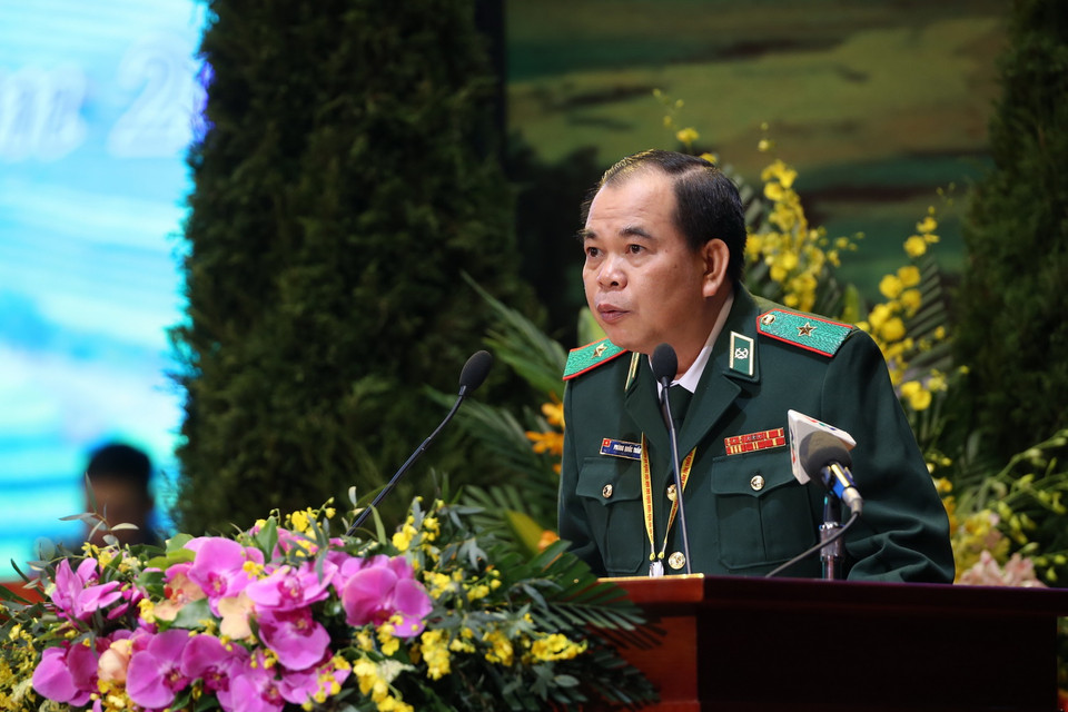 Trong ảnh: Thiếu tướng Phùng Quốc Tuấn, Phó Chính ủy Bộ Tư lệnh Bộ đội Biên phòng phát biểu tham luận. (Ảnh: Dương Giang/TTXVN)