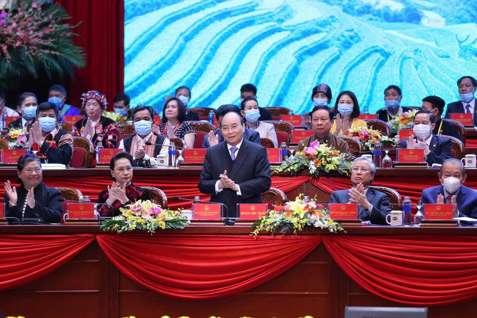 Thủ tướng Nguyễn Xuân Phúc, Chủ tịch Quốc hội Nguyễn Thị Kim Ngân, Thường trực Ban Bí thư Trần Quốc Vượng, Phó Chủ tịch Thường trực Quốc hội Tòng Thị Phóng, Phó Thủ tướng Thường trực Chính phủ Trương Hòa Bình tham gia Đoàn Chủ tịch điều hành Đại hội. (Ảnh: Dương Giang/TTXVN)