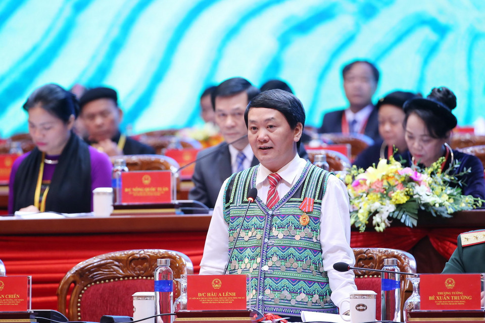 Phó Chủ tịch, Tổng Thư ký Ủy ban Trung ương Mặt trận Tổ quốc Việt Nam Hầu A Lềnh điều hành đại hội. (Ảnh: Dương Giang/TTXVN)