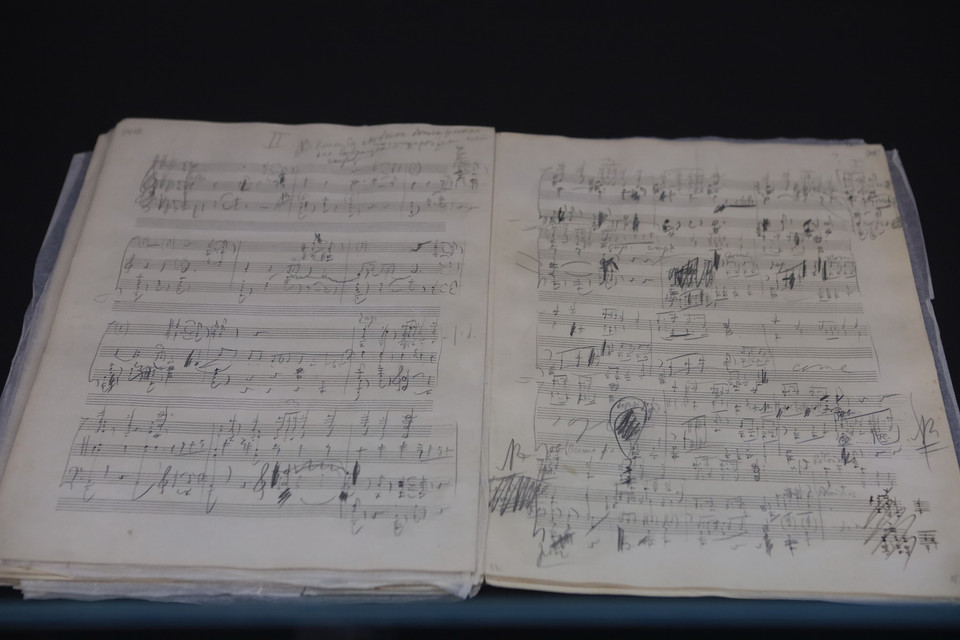  Bản thảo tác phẩm được Piotr Tchaikovsky viết trong thời gian sống tại Điền trang ở thành phố Klin. (Ảnh: Trần Hiếu/TTXVN)