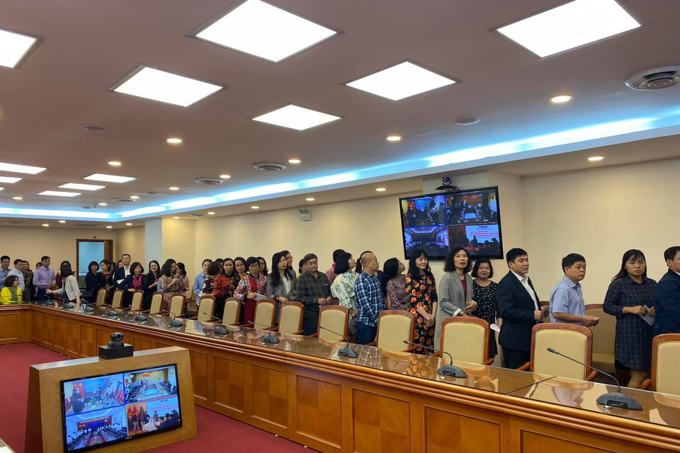 Cán bộ, viên chức TTXVN tham gia quyên góp. (Ảnh: Tuấn Đức/TTXVN)