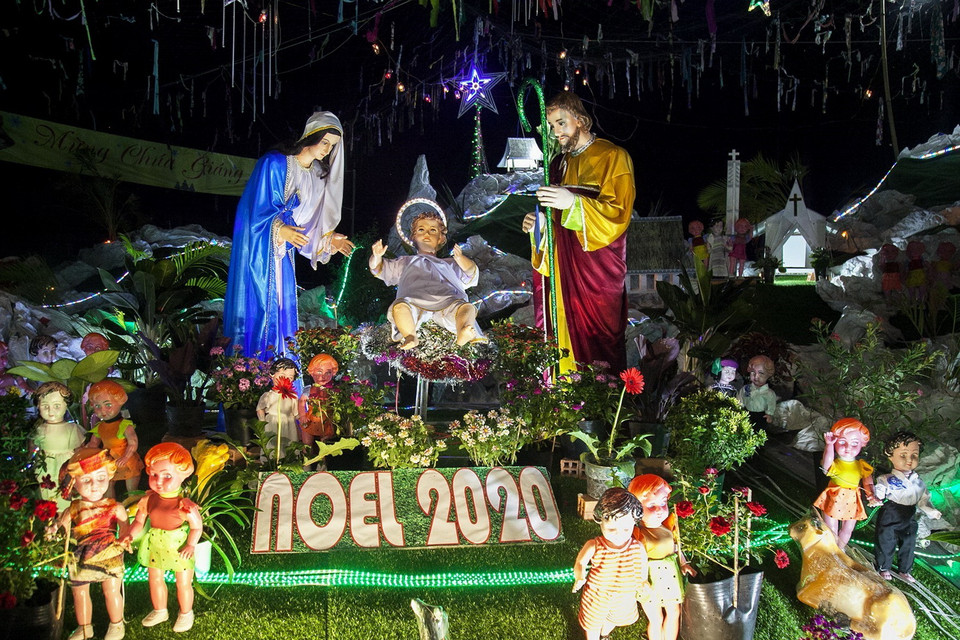 Tái hiện hình ảnh Chúa hài đồng ở trung tâm Giáo phận Long Xuyên, tỉnh Kiên Giang. (Ảnh: Hồng Đạt/TTXVN)