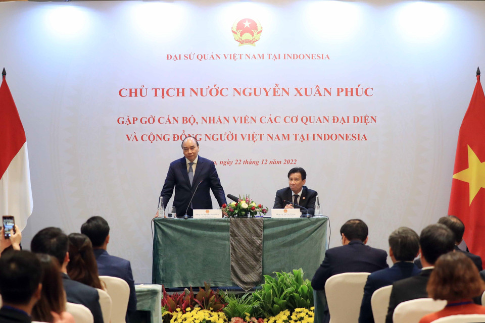 Chủ tịch nước Nguyễn Xuân Phúc tại buổi gặp gỡ cán bộ, nhân viên các cơ quan đại diện và đại diện cộng đồng người Việt Nam tại Indonesia. (Ảnh: Thống Nhất/TTXVN)