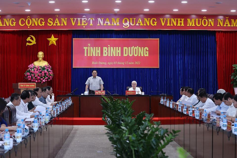 Thủ tướng Phạm Minh Chính làm việc với Ban Thường vụ Tỉnh uỷ Bình Dương về phát triển kinh tế-xã hội, quốc phòng-an ninh năm 2022, phương hướng nhiệm vụ năm 2023 và tình hình giải ngân vốn đầu tư công và Chương trình phục hồi và phát triển kinh tế và dự án đường cao tốc Hồ Chí Minh-Thủ Dầu Một-Chơn Thành. (Ảnh: Dương Giang/TTXVN)