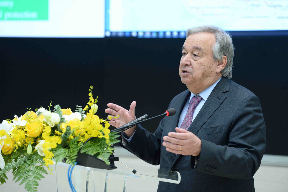 Tổng Thư ký Liên hợp quốc António Guterres phát biểu tại Tổng cục Khí tượng Thủy văn. (Ảnh: Minh Đức/TTXVN)