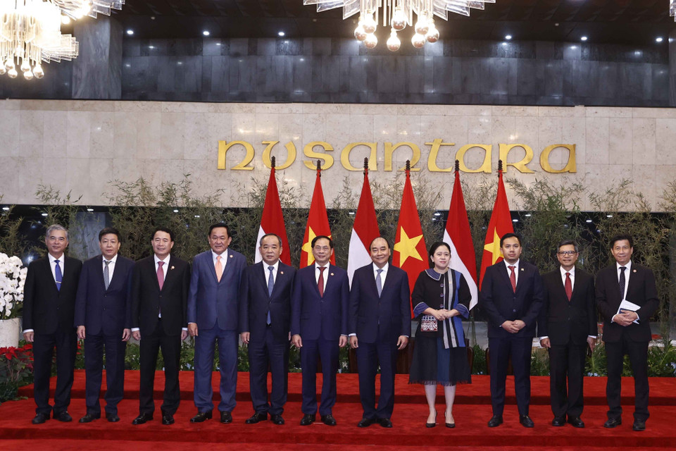 Chủ tịch nước Nguyễn Xuân Phúc cùng Chủ tịch Hội đồng Đại biểu nhân dân Indonesia Puan Maharani và các đại biểu. (Ảnh: Thống Nhất/TTXVN)