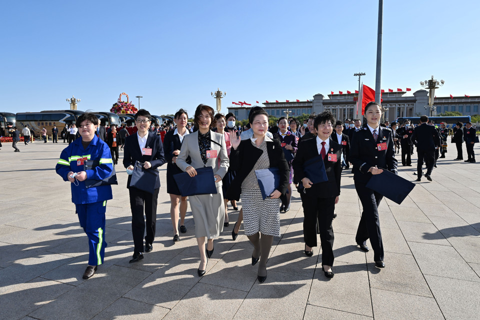 Các đại biểu về dự Đại hội Đại biểu toàn quốc lần thứ XX Đảng Cộng sản Trung Quốc. (Ảnh: THX/TTXVN)