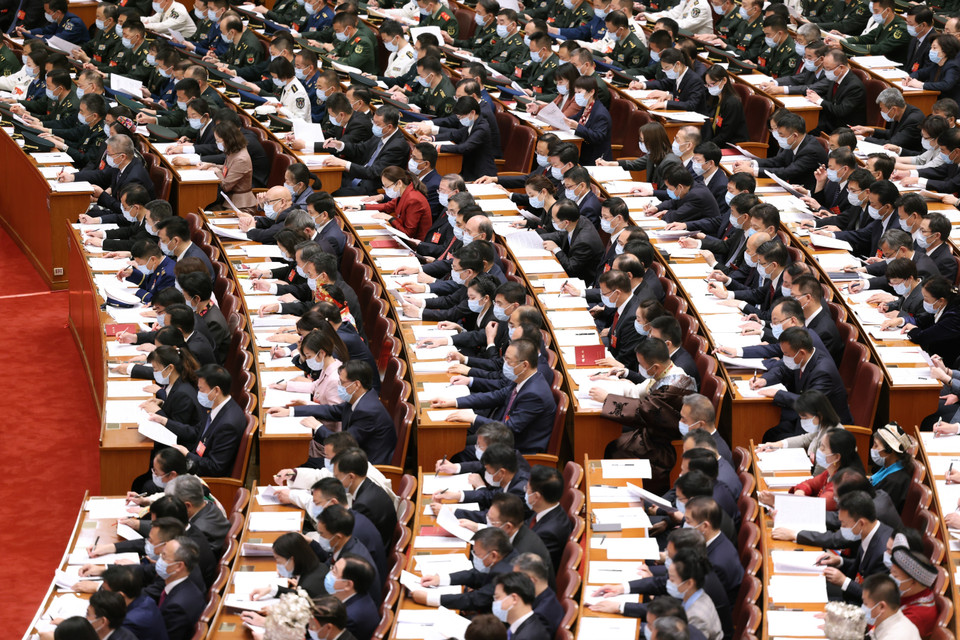 Các đại biểu đại diện cho hơn 96 triệu đảng viên và hơn 4,9 triệu tổ chức đảng cấp cơ sở tham dự Đại hội Đại biểu toàn quốc lần thứ XX Đảng Cộng sản Trung Quốc ở thủ đô Bắc Kinh, ngày 16/10. (Ảnh: THX/TTXVN)