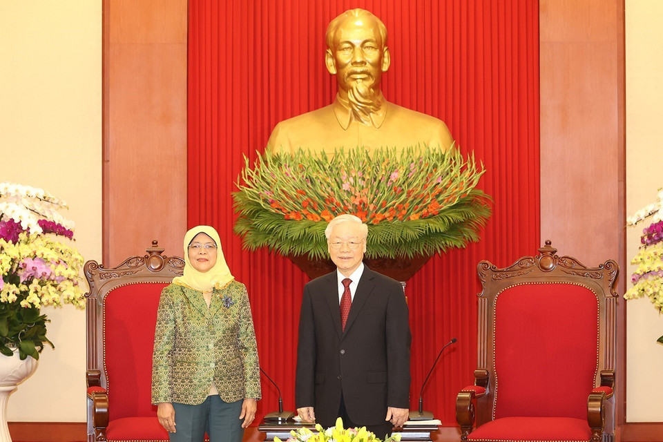Tổng Bí thư Nguyễn Phú Trọng và Tổng thống Cộng hòa Singapore Halimah Yacob. (Ảnh: Trí Dũng/TTXVN)