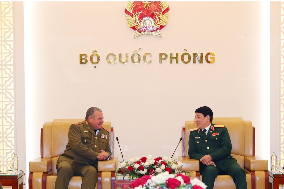 Đại tướng Lương Cường tiếp Trung tướng Vicstor Rojo Ramos. (Ảnh: Trọng Đức/TTXVN)